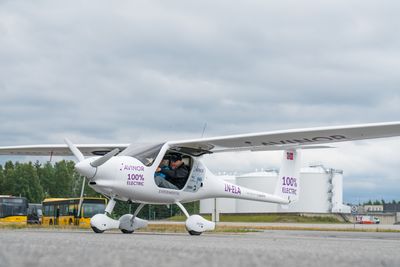 Solvik-Olsen og Falk-Petersen i Pipistrel-flyet.