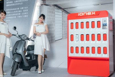 Kymco Ionex elektrisk scooter og batteribyttestasjon