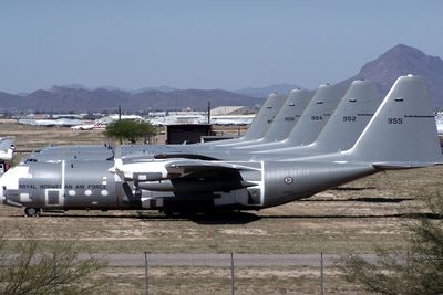 De fem norske C-130H transportflyene har stått lagret i ørkenen i Arizona i ti år.