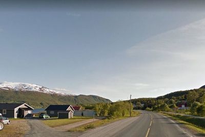Innfartsveien til Tromsø går gjennom befolket område og er ulykkesutsatt. Kostnaden for ny vei er per i dag beregnet til over 2,7 milliarder. Den summen må ned.