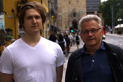 NTNU-student Eivind Storsveen Berg (t.v.) og fagansvarlig for sikkerhetssertifikater hos Buypass, Mads Henriksveen.