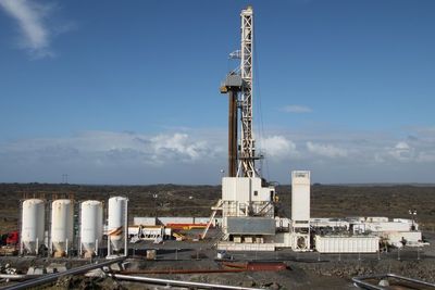 Equinor er blant selskapene som har begynt å se på geotermisk energi, hvor man utnytter varme fra jordas indre. Her fra da selskapet sammen med islandske partnere boret seg 5000 meter ned i bakken ved hjelp av Islands største borerigg Thor.