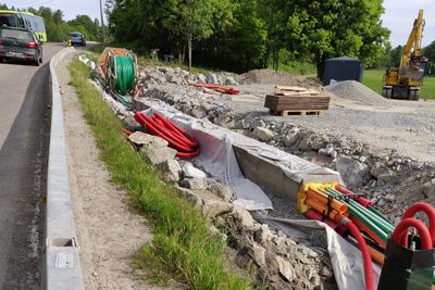 Heretter skal det ligge tre tomme rør etter vegbygginger. Her fra et pågående vegprosjekt på Nesodden i juli 2018.