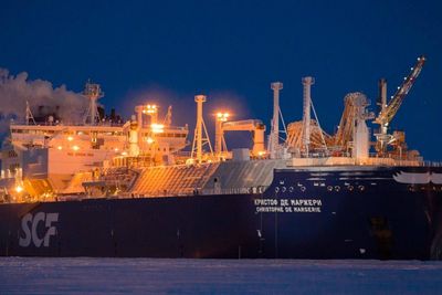 Christophe de Margerie LNG-skip, Lendge: 282 meter. Lastkapasitet: 172.600 m3 LNG. 80.200 dødvekttonn.  Eid av Sovcomflot. Isbrytende, første av en serie på 15 for Yamal LNG-prosjekt. Isklasse Arc 7 (maks 2,1 meter is). Første last 8. desember 2017 fra Sabetta, Yamal-halvøya. Bygget i Sør-Korea, Daewoo Shipbuilding & Marine Engineering (DSME)
