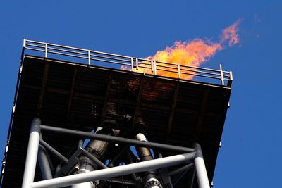 Fakling på Sleipner-feltet i 2009. Det har vært en markant nedgang i denne typen aktivitet, ifølge bransjeorganisasjonen Norsk olje og gass. Illustrasjonsfoto.