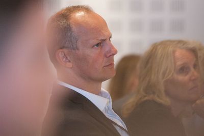 Samferdselsminister Ketil Solvik-Olsen svarer sin partikollega og stortingsrepresentant Bengt Rune Strifeldt at han er veldig opptatt av konkurransen i mobilmarkedet, der han konstaterer at Telenor og Telia har 93 prosent av markedet, målt i omsetning.