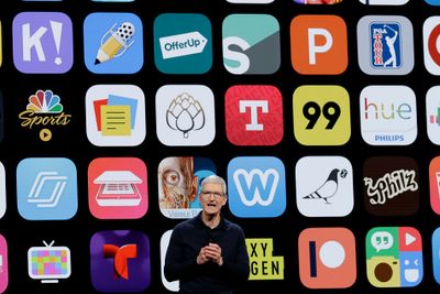 Apple-sjef Tim Cook under en presentasjon på Apple Worldwide Developers Conference i San Jose i 2018. 