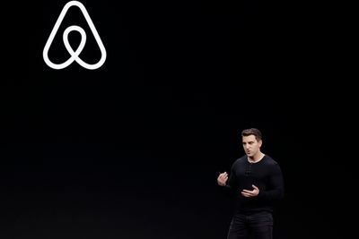 Administrerende direktør Brian Chesky i selskapet Airbnb. Det amerikanske IT-selskapet har i dag 3 100 ansatte og omsetter for 2,3 milliarder dollar, ifølge Wikipedia.