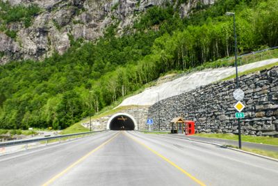 Jobergtunnelen ligger langs riksvei 13 i Granvin i Hordaland.