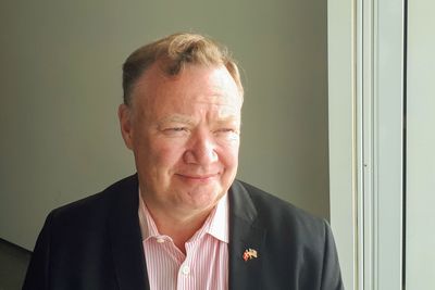 Den danske teleanalytikeren John Strand i Strand Consult mener Konkurransetilsynet kan komme til å kreve avhjelpende tiltak for å godkjenne Telias kjøp av Get TDC, fordi kjøpet gjør det norske teleduopolet enda vanskeligere å konkurrere mot.