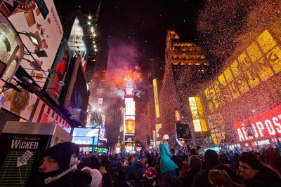 Hele verden ventet i spenningen da klokken passerte 24.00 31. desember i år 2000. Nå står japansk statsforvaltning overfor samme type utfordringer.