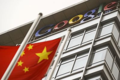 Kinesisk flagg på utsiden av hovedkvarteret til tidligere Google China, fotografert i mars 2010.