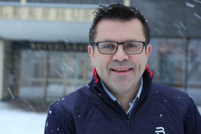 Fremskrittspartiets gruppeleder Frank Sve vil akseptere bompenger i 40 år på Nordøyvegen i Møre og Romsdal.