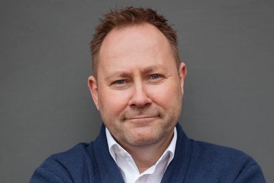 Happybytes-sjef Thomas Sandaker mener merkevarer som One Call og Talkmore skaper et inntrykk av at konkurransen i mobilmarkedet er større enn den egentlig er.