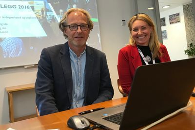 Fagsjef i MGF Njål Hagen og direktør Tone Lindberg Grøstad under presentasjonen tirsdag. 