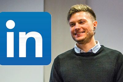 På LinkedIn gjelder andre regler enn på Facebook. Du trenger ikke å ha møtt personen i virkeligheten for å spørre om dere kan knytte kontakt., mener Christoffer Bertilsson.