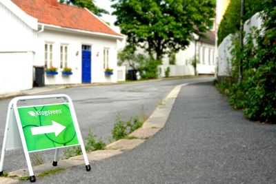 Regjeringen ønsker å fjerne forbehold i boligkontraktene slik at mer av ansvaret ved salg ligger på eier og selger.