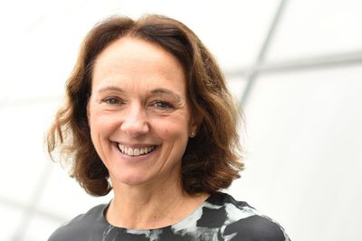 Leder for Telenors TV- og bredbåndsdivisjon, Birgit Bjørnsen, lover ny dekoder før jul.