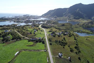 Det er på denne strekningen på fylkesveg 818 mellom Gravdal og Ballstad at det nå skal bygges gang- og sykkelveg.