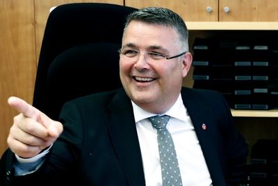 Oljeminister Kjell-Børge Freiberg mener fortsatt høy oljeproduksjon er bra for klimaet.