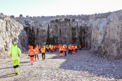 Fra tunnelpåhugget på Myklebust hvor alt er gjort klart for drivingen av Fjørtoftfjordtunnelen