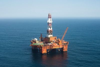 Staten har inngått forlik med tre Transocean-selskaper, og betalr selskapene 30 millioner kroner. På bildet er Transocean-riggen Transocean Arctic.