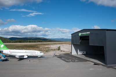 Gründerne i MSG production har bygget en prototype av verdens første autonome avisings- og flyvaskemaskin. Anlegget står på Skien lufthavn Geiteryggen.