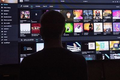 Den norskutviklede strømmetjenesten Tidal beskyldes for manipulering med lyttertallene. Tidal avviser anklagene. 