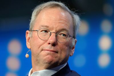 Tidligere CEO og styreformann i Google og Alphabet, Eric Schmidt, spår at Kina og USA vil lede hvert sitt internett innen relativt få år. Her er Schmidt fotografert under et arrangement i 2017.
