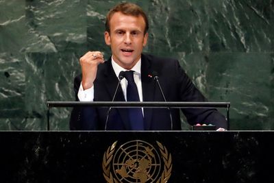 Frankrikes president, Emmanuel Macron, vil la Iran få fortsette å selge olje.