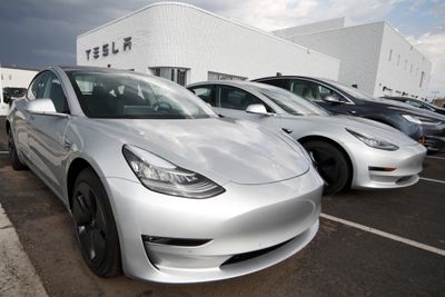 Det er Tesla Model 3 som trolig gjør produsenten til verdens største produsent av ladbare biler i 2018.
