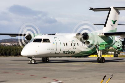 Et Widerøe-fly på Værnes lufthavn.