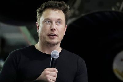 Elon Musk blir saksøkt for bedrageri etter at han i august la ut en melding på Twitter hvor han hevdet at han vurderte å ta Tesla av børs.