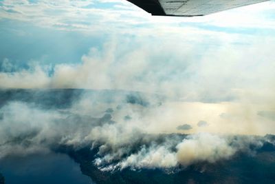 Ekstremvær er en av konsekvensene av klimaendringene. Årets tørkesommer førte til skogbranner både i Norge og Sverige. Bildet er fra skogbrannen ved Ljusdal i Sverige.