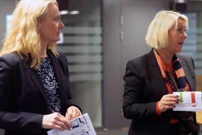 Anniken Hauglie og Monica Mæland besøkte Nav Alna for å legge frem tallene for digitalisering av det offentlige i regjeringens forslag til statsbudsjettet for 2019.