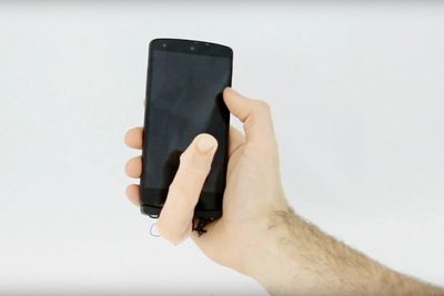 VIDEO: Synes du denne mobilfingeren ser creepy ut? Da er du ikke alene. (REUTERS)