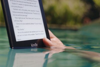 Et av de største navnene i lesebrett-markedet støtter nå det største e-bok-formatet epub. Samtidig fjerner Amazon støtten til det gamle formatet mobi.