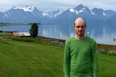 Som utvikler blir det mye innendørs stillesitting foran en skjerm. Tore Havsø Sæstad kompensere for dette ved å være aktiv på fritiden, slik som ved å sykle Norge på langs.