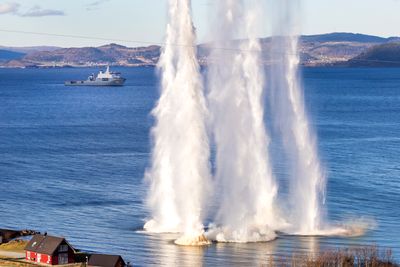 NATO og regjeringen har nedtonet den russiske øvelsen i Norskehavet, men i kulissene jobber norske myndigheter med å håndtere situasjonen, skriver Klassekampen. Her fra NATO-øvelsen Trident Juncture på Byneset i Trondheim tirsdag.