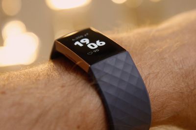 Fra oktober vil det ikke lengre være mulig å synkronisere fitbit sine klokker og armbånd uten å bruke mobiltelefon