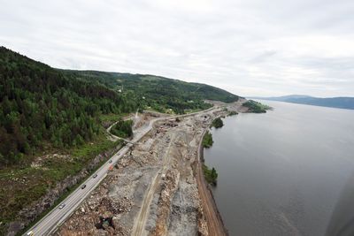 Fellesprosjektet er navnet på den gigantiske utbyggingen av ny E6 og Dovrebane langs Mjøsa, her et bilde fra en av parsellene.