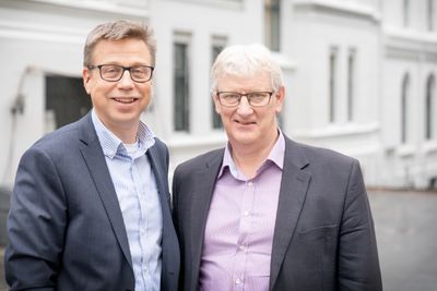 Bjørn Holsen og Geir Magnar Brekke jobber med forretningsutvikling i Statkraft og har tro på hydrogen som energibærer i en utslippsfri løsning for Svalbard-samfunnet.
