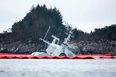 Fregatten KNM Helge Ingstad ligger på havets bunn etter kollisjonen.