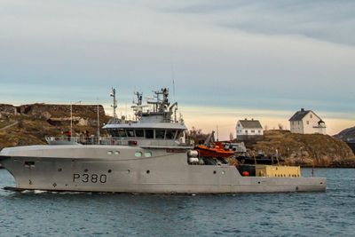 KNM Olav Tryggvason kolliderte med en liten båt søndag.