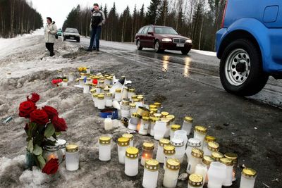 Trafikkulykker tar liv hvert 24. sekund. Bildet er tatt på et ulykkessted i Finland der 23 mennesker omkom da en trailer kolliderte med en buss i 2004.