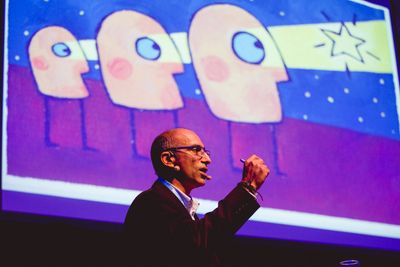 Microsofts teknologidirektør Shahzad Rana på Digital 2018-konferansen. 