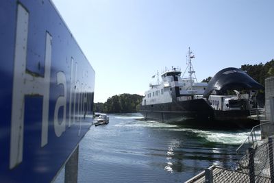 Fra årsskiftet er det Torghatten Nord som skal trafikkere fergestrekningen E39 Halhjem og Sandvikvåg. Starten har ikke vært god.