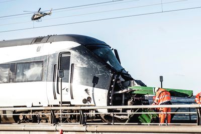 Redningsmannskaper på ulykkesstedet.