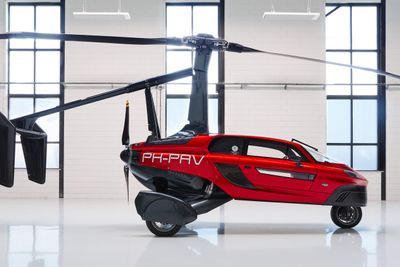 - Vi selger til endel samlere, som ønsker å sikre seg en versjon av verdens første flyvende bil, sier COO Marco Van Den Bosch.