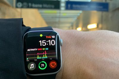 Øyeblikket jeg fant ut at Apple Watch ikke har billettapp, og at jeg må snike på T-banen. Eller kjøpe fysisk billett. 
